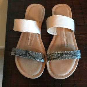 New Direction Sandals / Size 6
